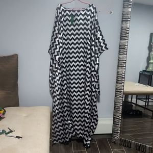 Gorgegous Custom Black & White Print, Floor Lenght with two side pockets